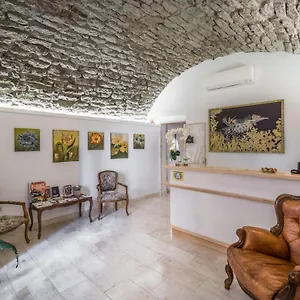 Queen House Hotel Bosa